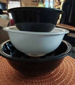 Pyrex 322 323 325 Black and White Clear Bottom Glass Set Of 3 Mixing Bowls