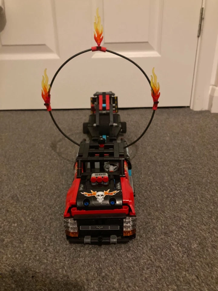 LEGO Technic 42106 Stunt Show Truck & Bike, photo 3 of 5