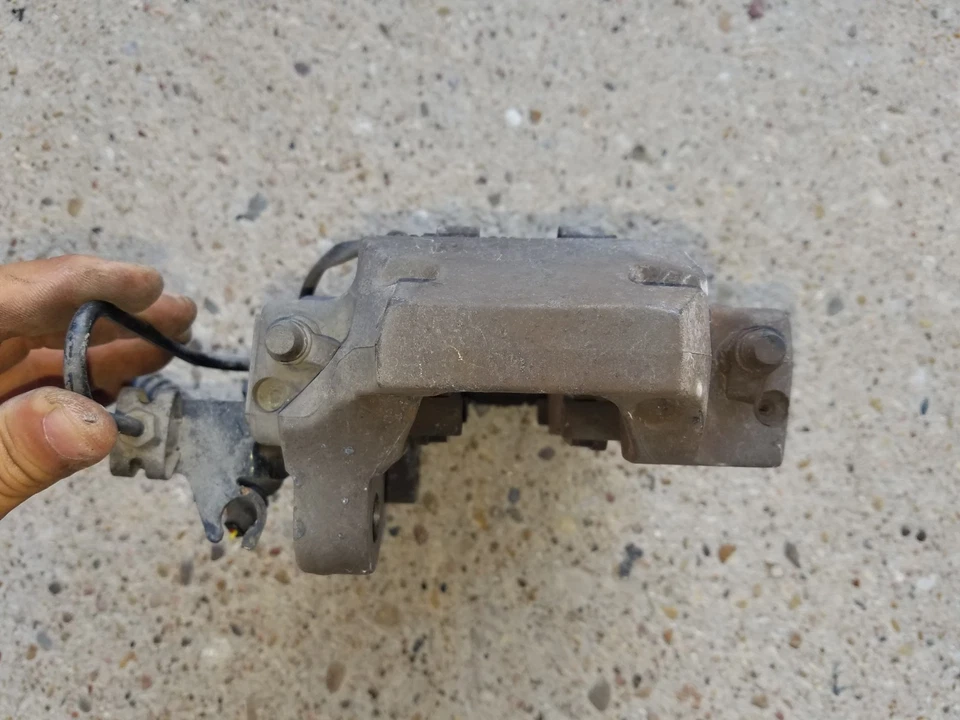 04-15 JUEGO PINZAS FRENO TRASERO VOLKSWAGEN TOUAREG PORSCHE CAYENNE 4 PISTONES BREMBO Foto 4 de 4