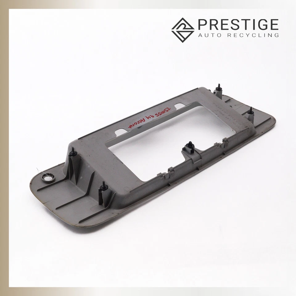 1994-1997 HONDA ACCORD 5Dr Rear License Plate Panel 74890-SV4-A000 White OEM - Imagem 4 de 4