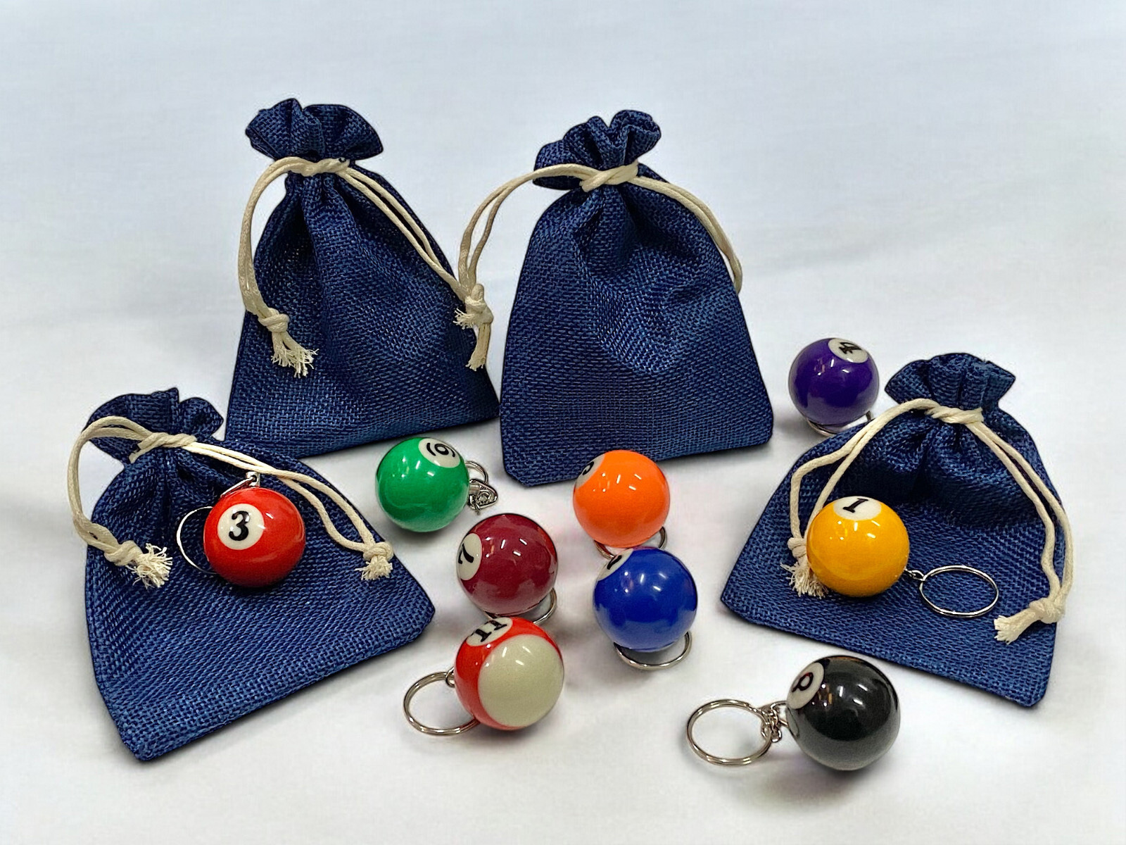 Pack de 10 llaveros bola de billar en bolsa de regalo - detalles para bodas