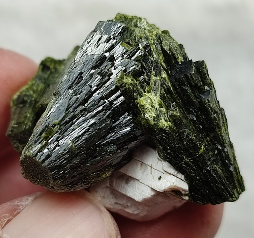 Epidote cluster bowtie formation nice 10 pieces lot Kharan Balochistan,Pak. - Picture 4 of 16