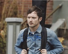 Elijah Wood Dirk Gently Autographed Signed 8x10 Photo COA #J2