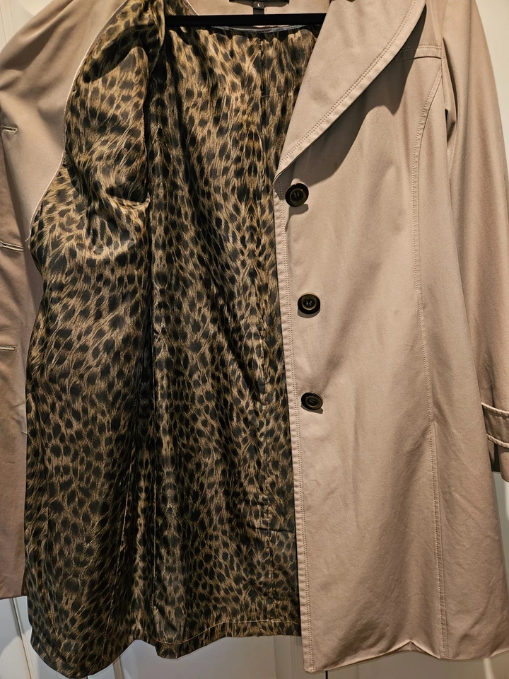 Ellen Tracy Collection Women's Khaki Trench Coat; Belted; Removable Hood; Large - Image 3 of 4