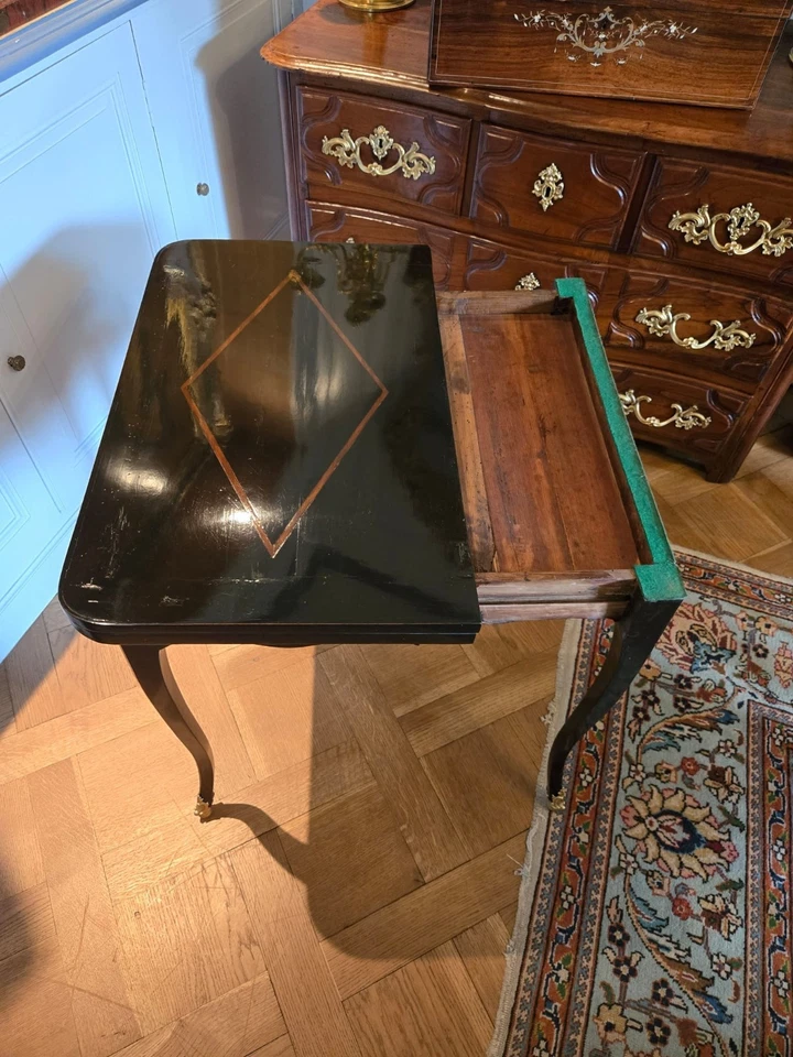Table de jeu brisée d’époque Louis XV en bois noirci. - Photo 4/4