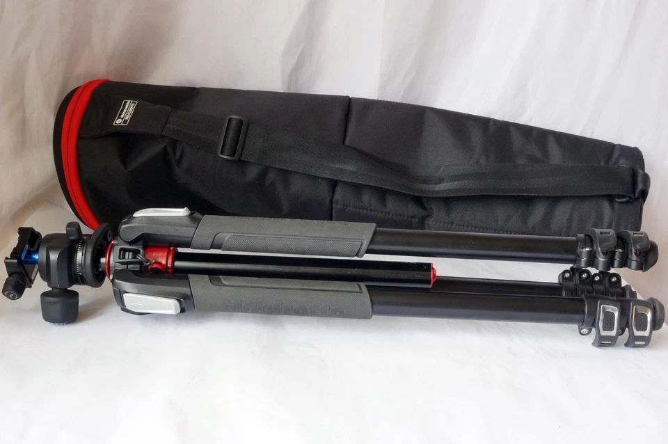 Manfrotto MK055XPRO3-3W Aluminum Tripod with G2 Ball Head and Padded Tripod Bag - Image 2 of 4