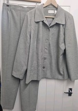Alfred Dunner Ladies Grey 2 Piece Suit Size 18