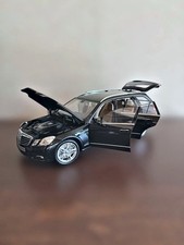 MINICHAMPS Mercedes-Benz E-Class Wagon 1/18 Model Car Black
