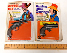 Vintage Pair of Dime Store Mini Diecast Toy Guns on Orig Cards Hong Kong B3