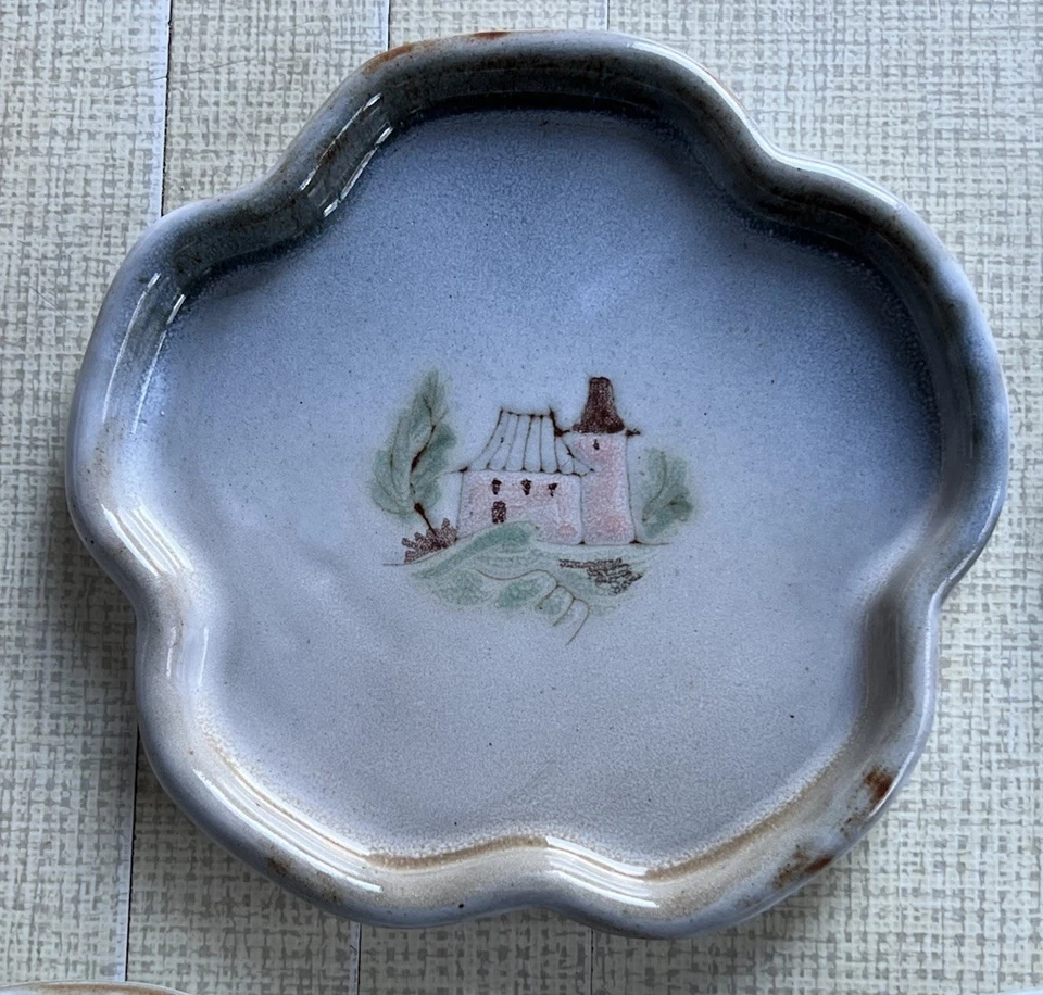 5 PETITES ASSIETTES VINTAGE POLYLOBEES GRES DE PONCE SUR LOIRE BATIMENTS XXème - Photo 3/4