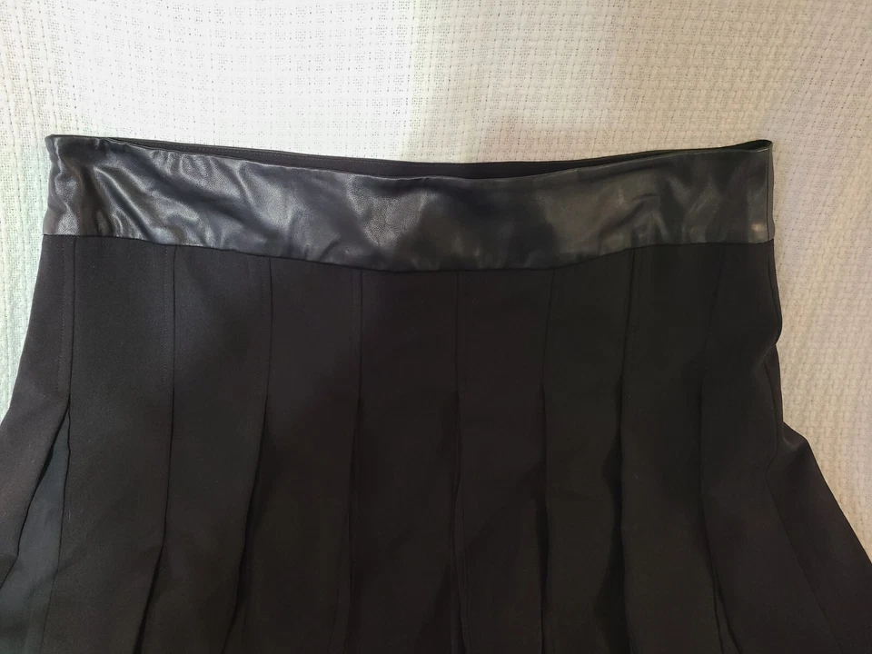 Falda corta plisada negra clásica para mujer Mynt 1792 talla 14 nueva con etiquetas Foto 2 de 4