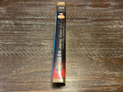 Fly Away Home (VHS, 1996) - Picture 3 of 5