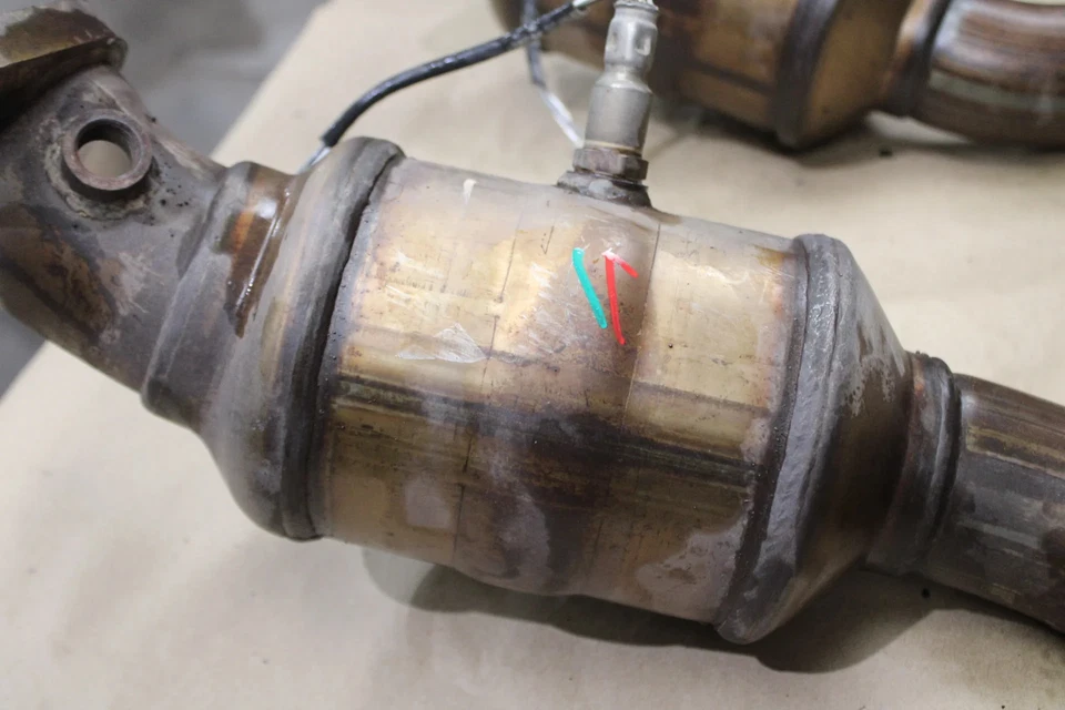 15-20 Dodge Charger Challenger SRT Hellcat R/T Scat Pack 392 6,4 L 6,2 L Downpipes Foto 3 de 4