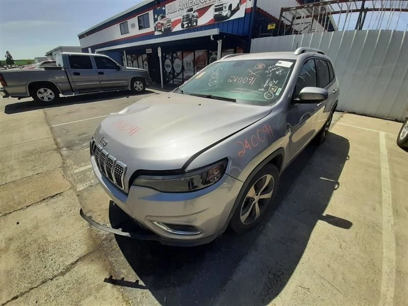 Jeep Cherokee 2019-2020 OEM luz trasera de pasajero puerta levadiza montada LED 68275964A Foto 3 de 4