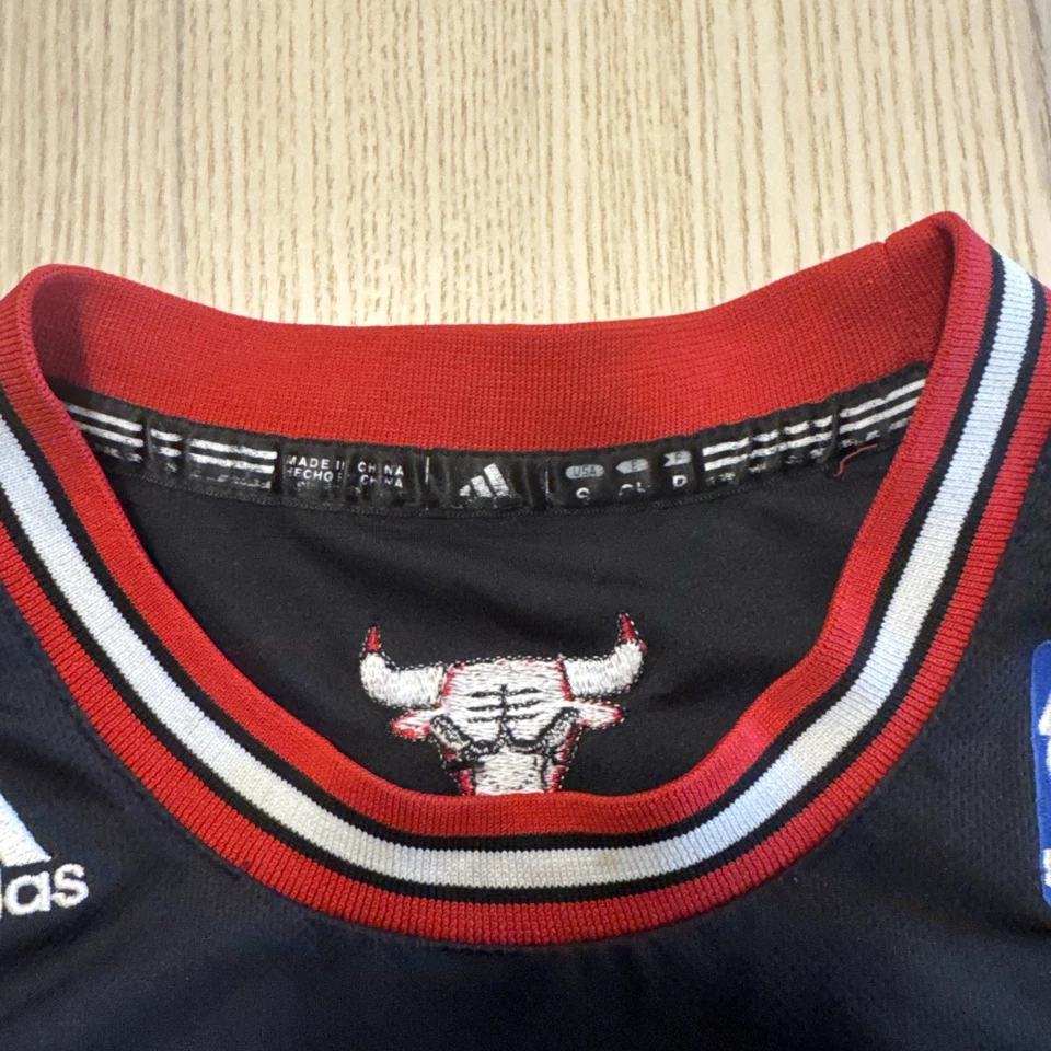 Camiseta Adidas NBA Chicago Bulls Niños Jóvenes Pequeña Derrick Rose #1 Baloncesto Foto 3 de 4