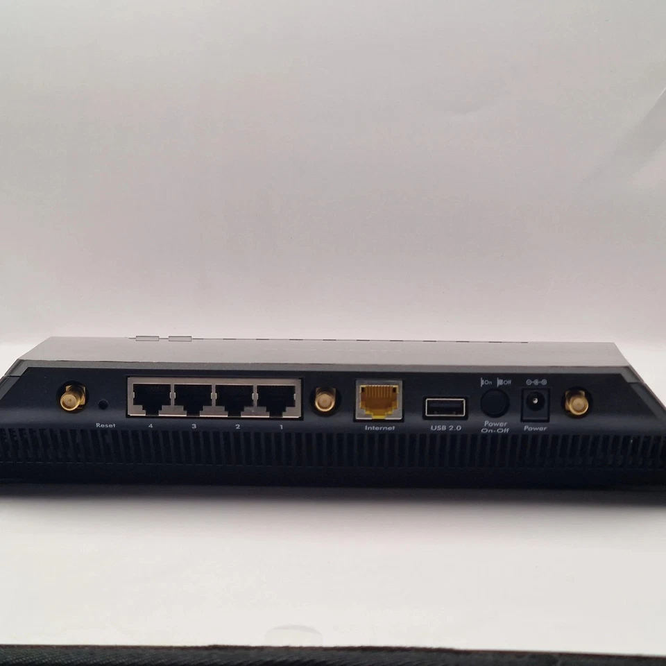 NETGEAR R7000 Nighthawk AC1900 Smart WiFi Router (1300 Mbps Wireless AC) - Image 2 of 2