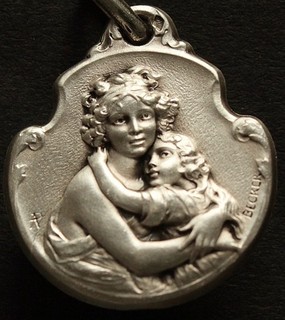 VINTAGE PENDENTIF ART NOUVEAU ELISABETH VIGEE LEBRUN ET SA FILLE par BECKER