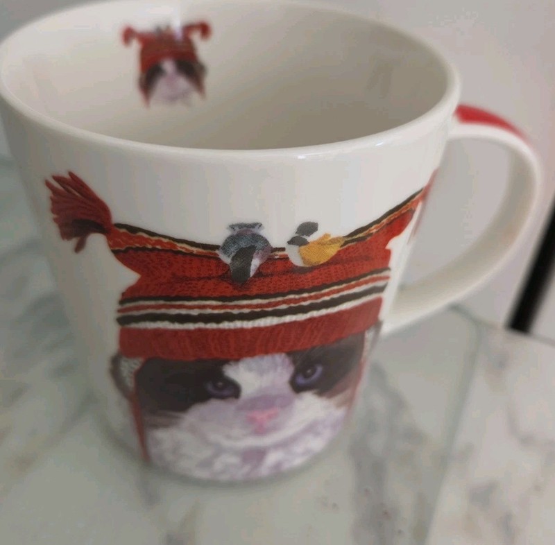 Bone China/Porcelain Cat In A Cap White w/Red Accents Coffee, Tea. Used Mint