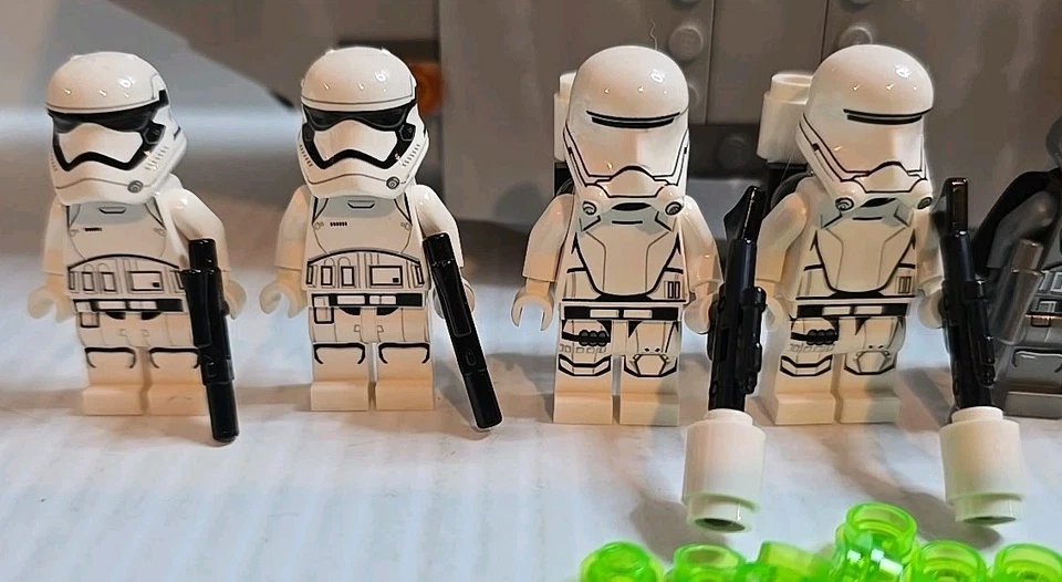 LEGO 75103 Star Wars First Order Transporter Complete W/ Instructions & Minifigs - Image 3 of 4