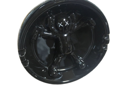 AD2008 KAWS Companion OriginalFake x Gallery 1950 ASHTRAY AD2008 KAWS Companion OriginalFake x Gallery 1950 ASHTRAY