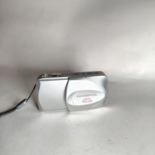 Olympus D-560 Zoom  4MP, 3x Zoom, w/ 128MB Card, Data Cable NO CASE- EXCELLENT 