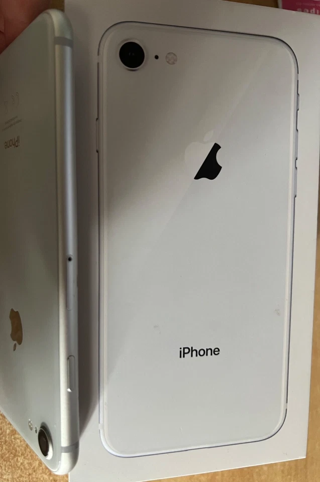 iPhone8 Apple 64GB Argento (Grado A+++) - COME NUOVO - Immagine 2 di 4