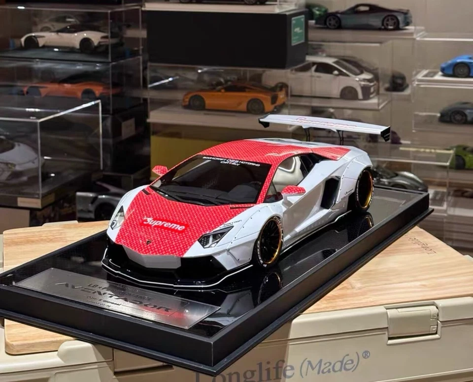 Lamborghini Aventador LBWK (Supreme x LV) [Davis & Giovanni] 1:12 scale - Image 2 of 4