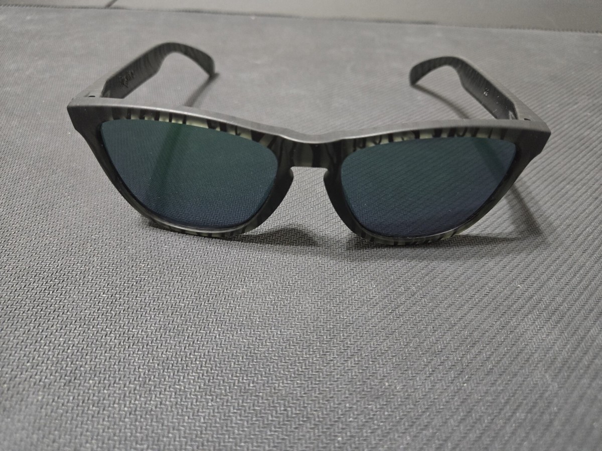 Oakley Urban Jungle Frogskins Matte Olive Ink / Jade Iridium  display picture 1