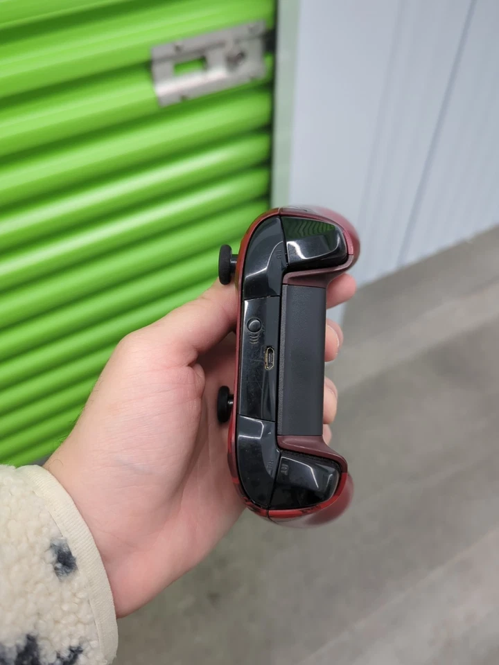 Xbox One S Gears of War 4 Limited Edition crimson red console - Image 4 of 4