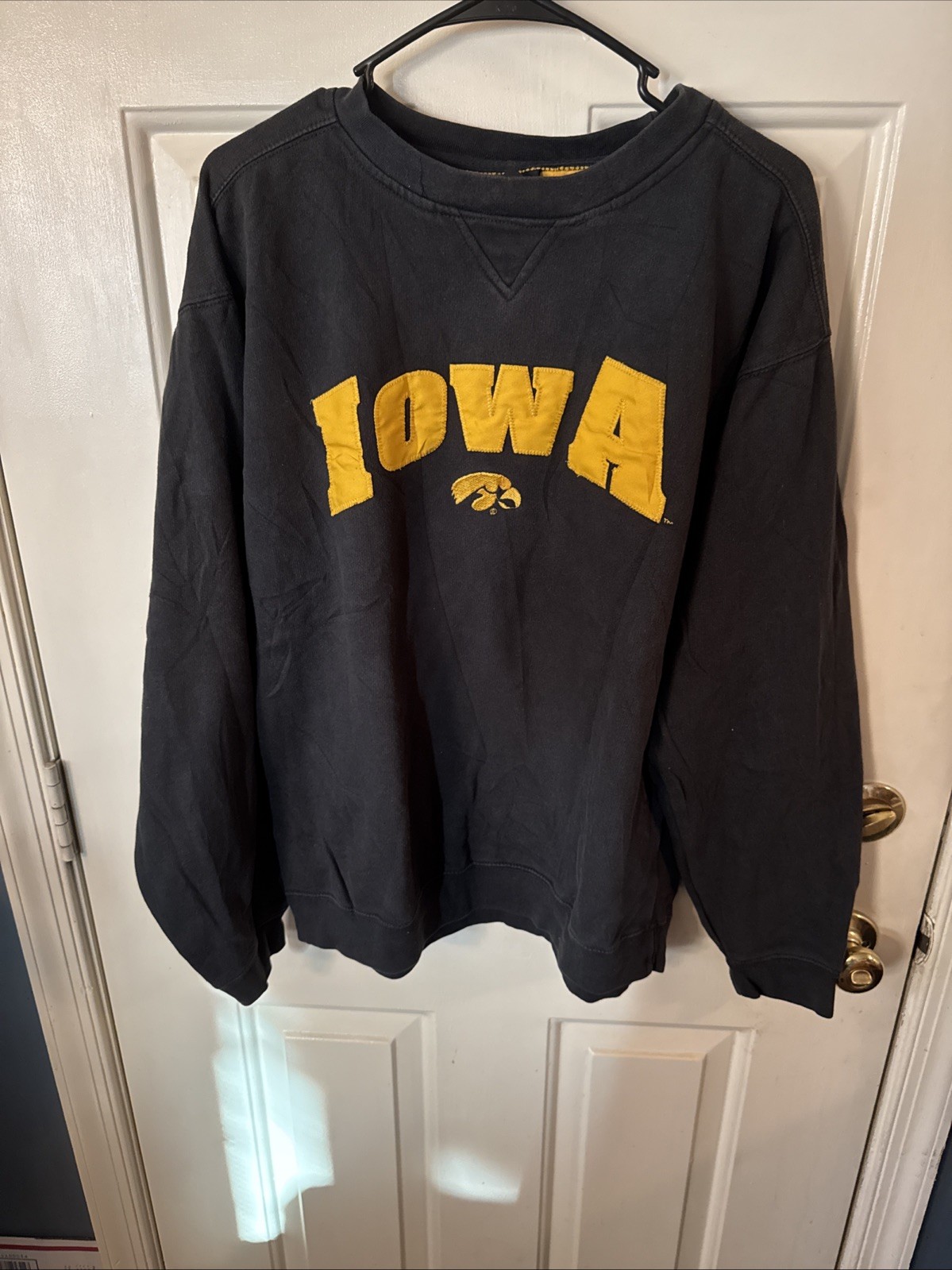 Vintage Iowa Hawkeyes Starter Size Large Sweatshirt