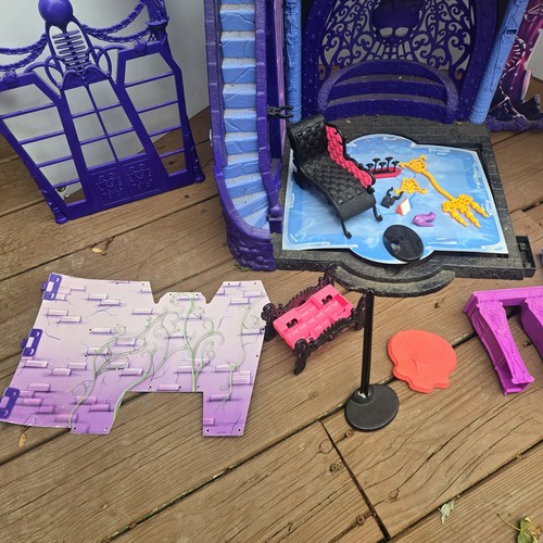 Playset Castello Catacombe Monster High Freaky Fusion 2013 con alcuni accessori - Foto 5 di 10