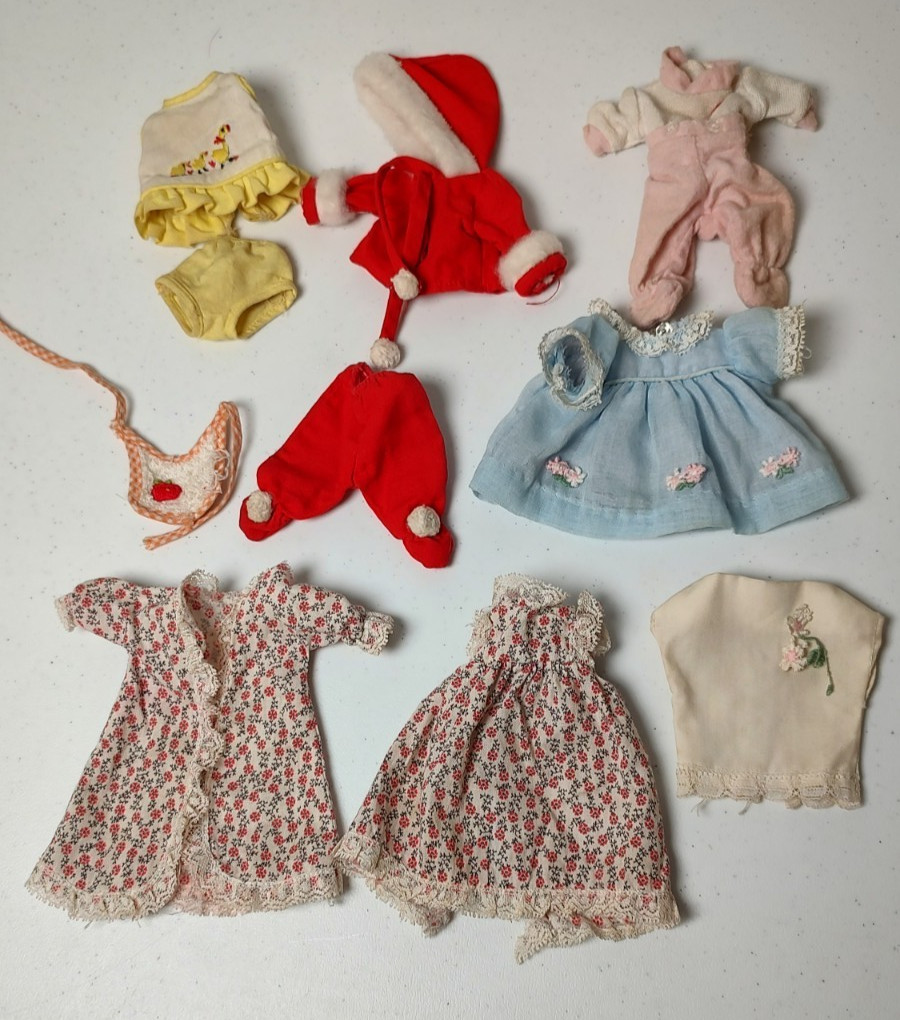 Vintage Deluxe Reading 1960’s Suzy Cute Doll with Crib and 10 pieces of Clothing