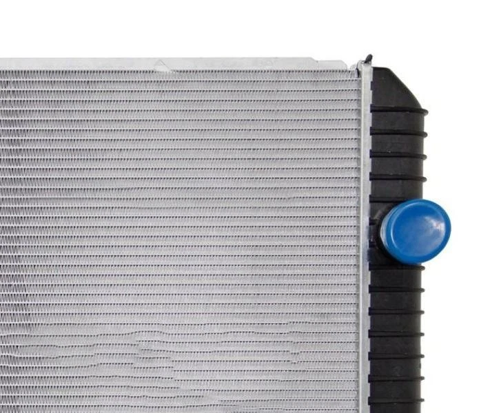 Novo radiador para 2008-2011 International Harvester 4400 4300 9.3L 7.6L NAV33 - Imagem 4 de 4