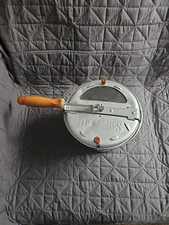 Back To basic￼Stovetop Popcorn Popper -Farm decore Hand crank stir 6 qt