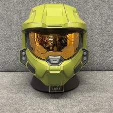 Halo Master Chief Deluxe Roleplay Helmet Jazwares Light Up w/ Display Stand