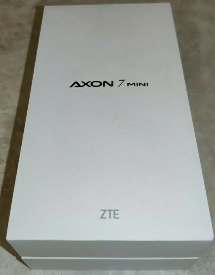 BNIB 5.2" Inch ZTE Axon 7 Mini Dual-SIM 32GB Gold Factory Unlocked 4G/LTE GSM