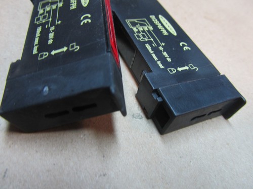 Lot of 2 Banner D12SP6FPH fiber optic sensors for DIN rail mounting - Picture 4 of 4