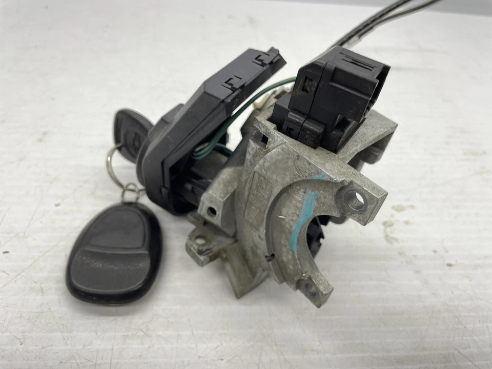 2008-2013 chevy silverado gmc sierra Ignition Switch Assembly OEM - Image 2 of 4