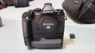GRIP OLYMPUS pour boitier Olympus OMD E-M1 : à l'état NEUF , dans son coffret - Photo 1/4