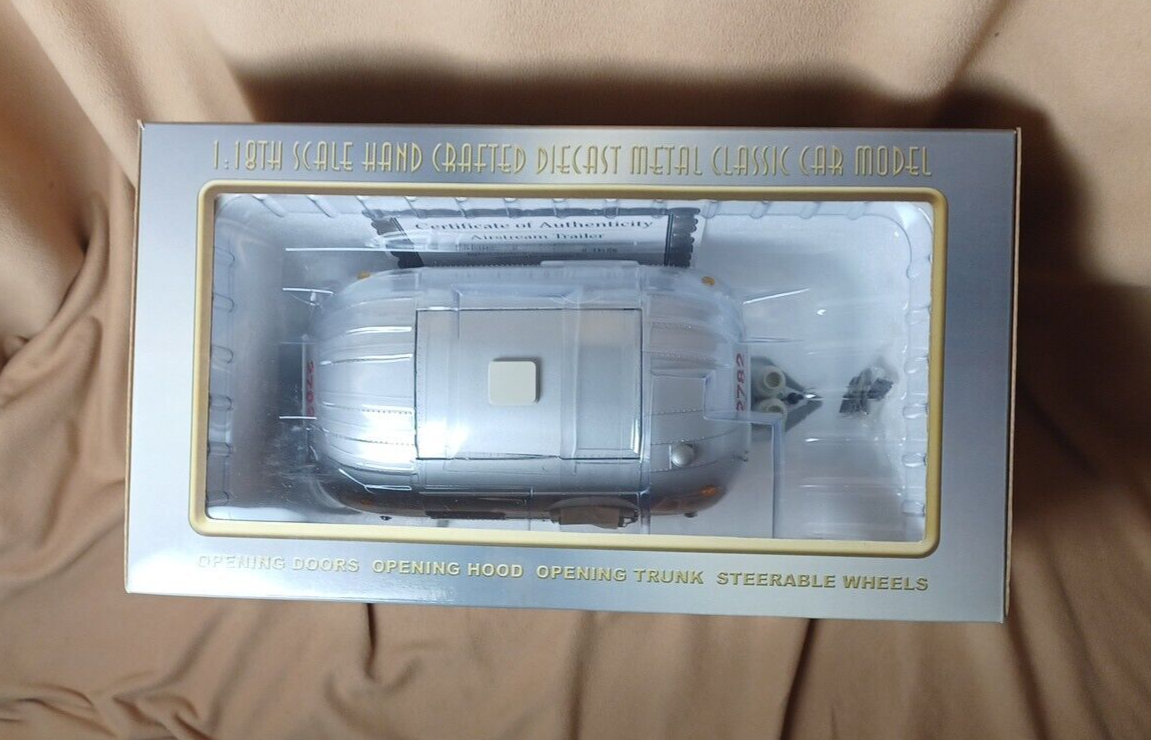 MOTOR CITY CLASSICS AIRSTREAM TRAILER 1:18 DIE-CAST