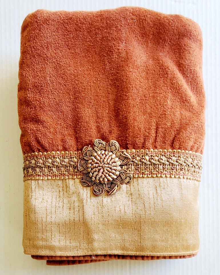 Unused Fancy Bath Towels - Avanti Linens - Cotton - Burnt Orange - Trim x 2 - Image 2 of 4