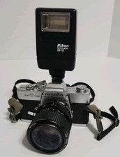 VTG Minolta SRT 102 35mm SLR Camera w/ MD 35-70mm 1:3.5 lens Nikon SB 18 Flash