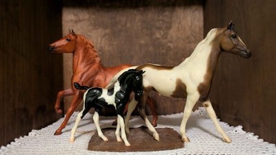 Lot of Five Breyers Model Horses  Incomplete sets + more