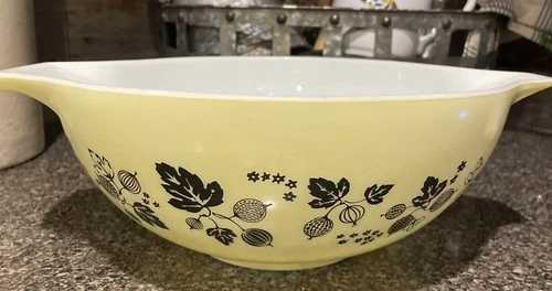 Vintage Pyrex GOOSEBERRY Black on Yellow Cinderella Bowl large 4 QT #444
