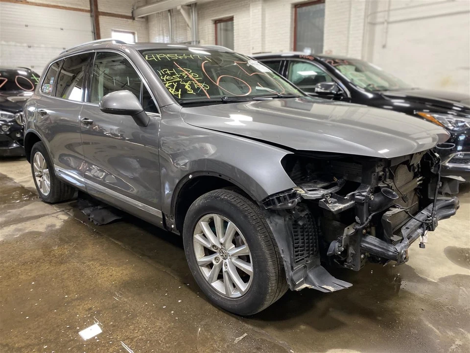 HOOD Volkswagen Touareg 11 12 13 14 15 16 17 Gray 1396881 - Image 4 of 4