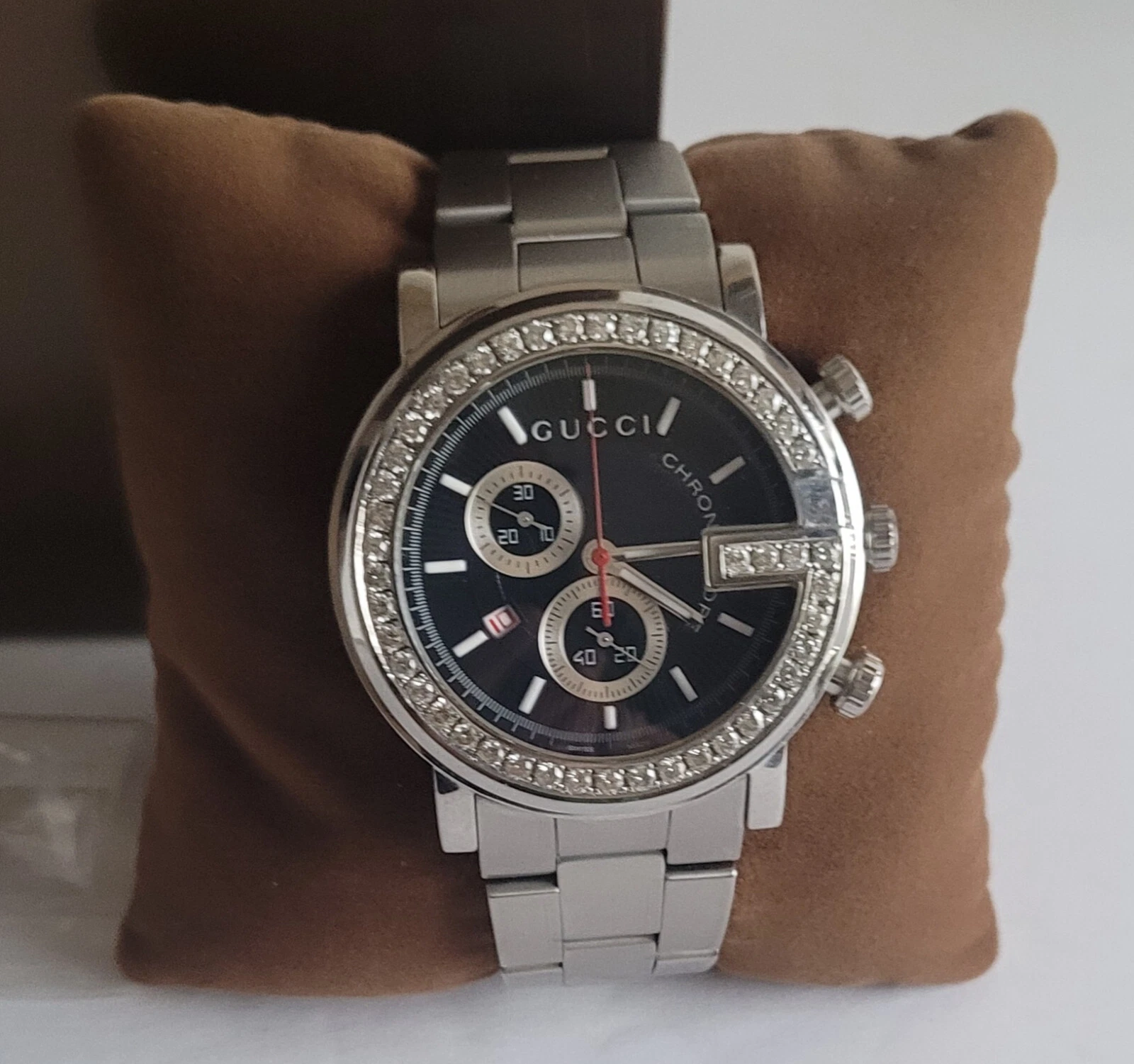 Montre chronoscope Gucci 46 lunette diamant homme bracelet SS modèle #YA101309