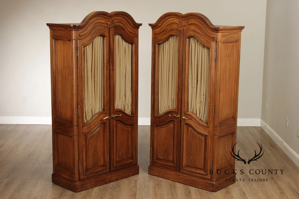 Par de armarios vintage estilo Luis XVI francés John Stuart Foto 2 de 4