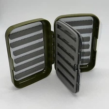 Swing Leaf Fly Box With Large Capacity (500+ flies) Olive