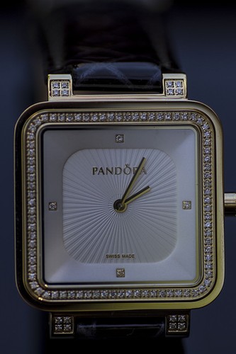 authentic pandora grand cushion white gold plated & diamond