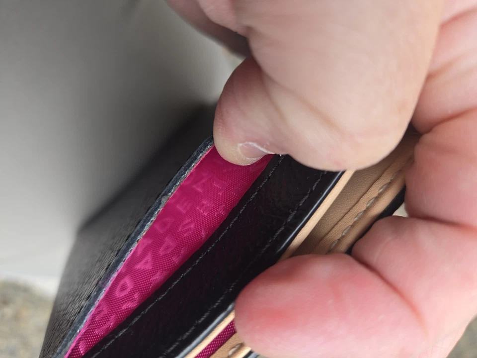 Черно-розовая лопата с буквами для паспорта KATE SPADE New York - Изображение 3 из 4